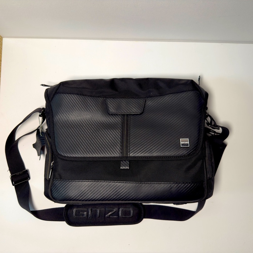 Gitzo Century Camera Traveler Messenger Bag – Medium (15”x 5.5”x 11”)